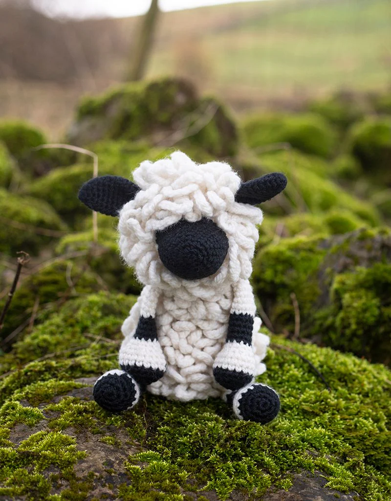Lisa the Valais Blacknose Sheep Kit - Image 2